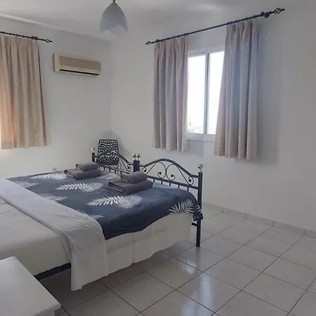 Spacious 2 Bedroom Apartamento *