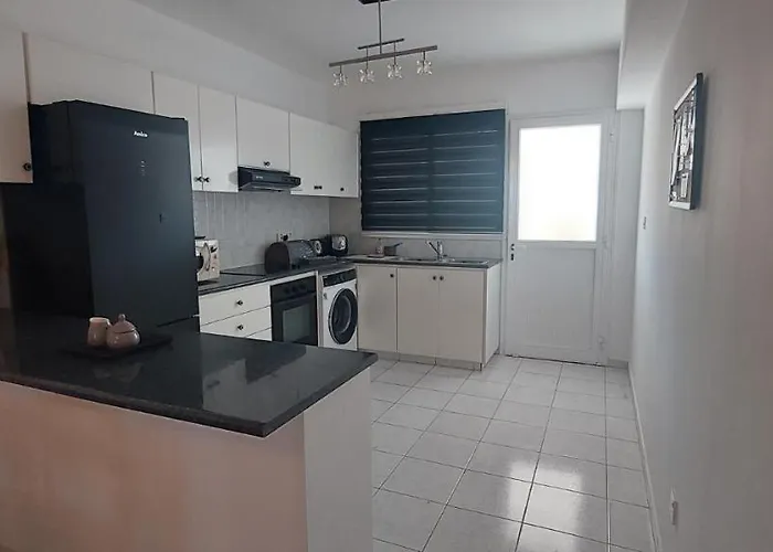 Spacious 2 Bedroom * Peyia